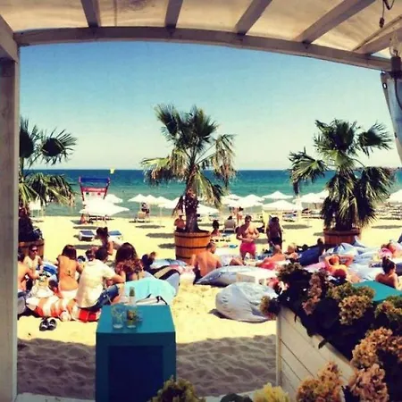 Swimming Pool View Апартамент