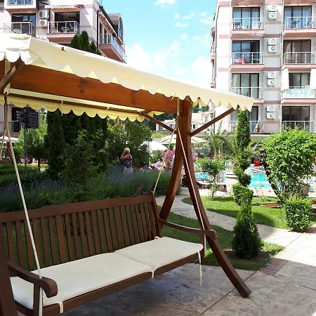 Swimming Pool View Апартамент