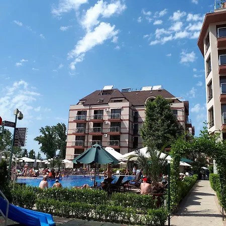 Swimming Pool View Апартамент